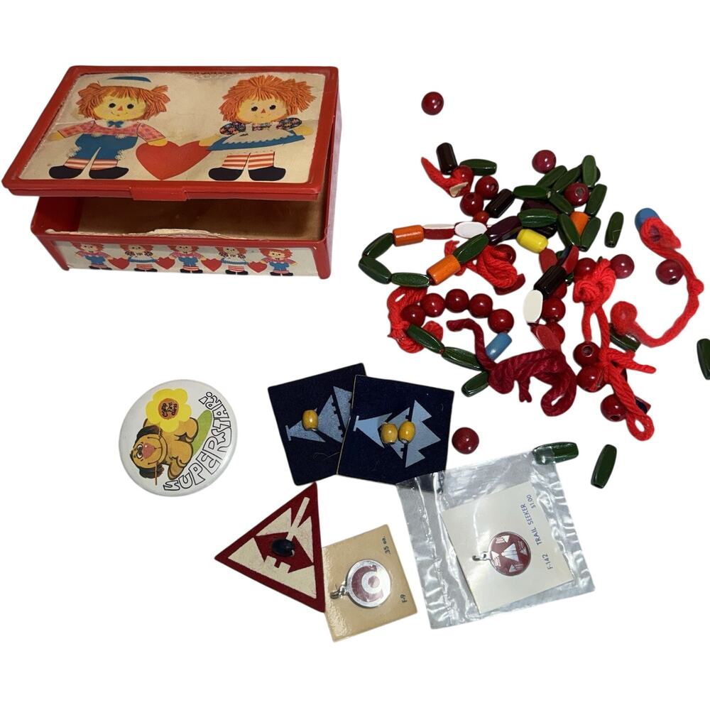 Vintage Raggedy Ann & Andy Valentines Card Holder Box & Misc Stuff In Box